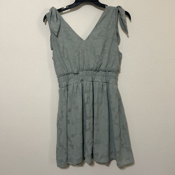 Speechless XXL Sage Green Floral Jacquard Tie-Shoulder Mini Dress Plus - Picture 6 of 8